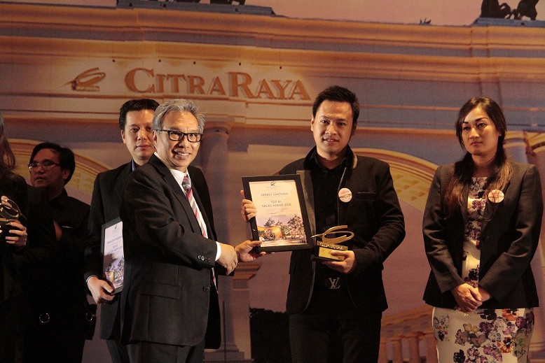 Budiarsa with Top Sales 2015
